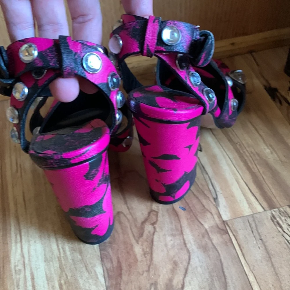 RARE Paul Andrew size 37 / 7 designer sandals pink black 4.5” block heel studs